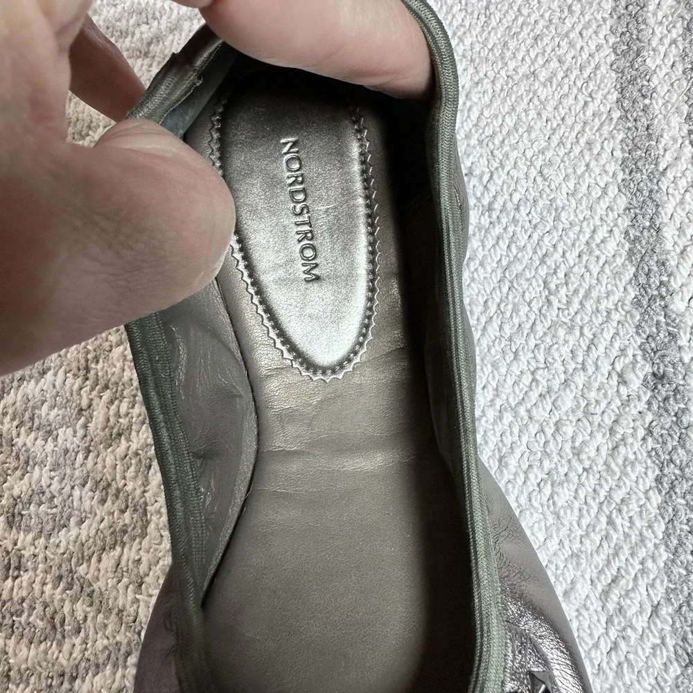 Nordstrom Girls Pewter Metallic Slip on Ballet Shoes Size 1